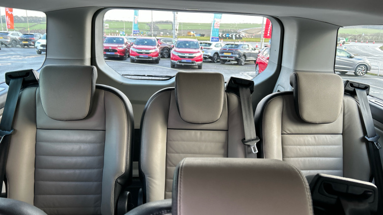 Ford Tourneo Custom Transit Custom Tourneo L2 Diesel Fwd 2.0 EcoBlue 150ps Low Roof 8 Seater Titanium